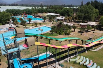 A 45 minutos de Santiago: Revisa los precios y horarios de esta piscina ubicada en Buin