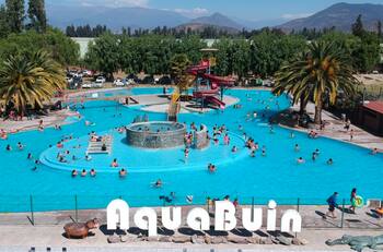 El parque acuático que queda a menos de una hora de Santiago: tiene enormes piscinas, toboganes y jacuzzi