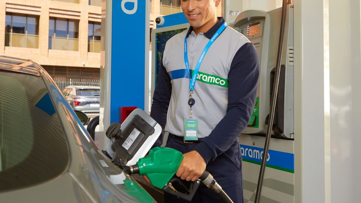 Descuentos en bencina para enero 2026: Así puedes conseguir hasta $300 de rebaja por litro de combustible en Aramco