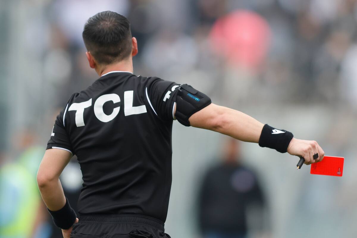 Sitio especializado en apuestas deportivas elaboró el listado de los mejores 10 árbitros de la historia según la IA/ Photosport