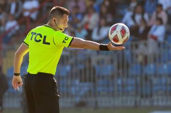 Sindicato de Árbitros tomó una decisión final ante posible huelga que paralizaría al fútbol chileno