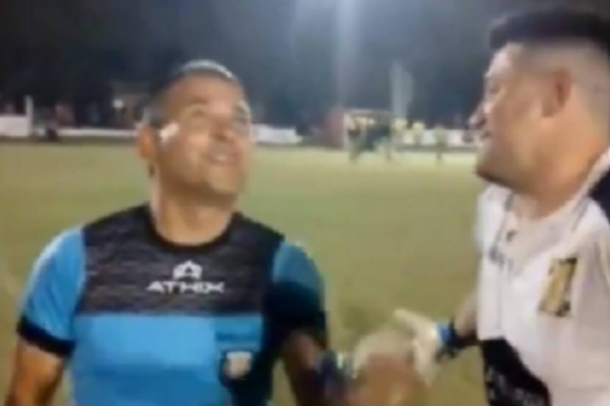 junto a uno de los capitanes en la liga cordobesa.