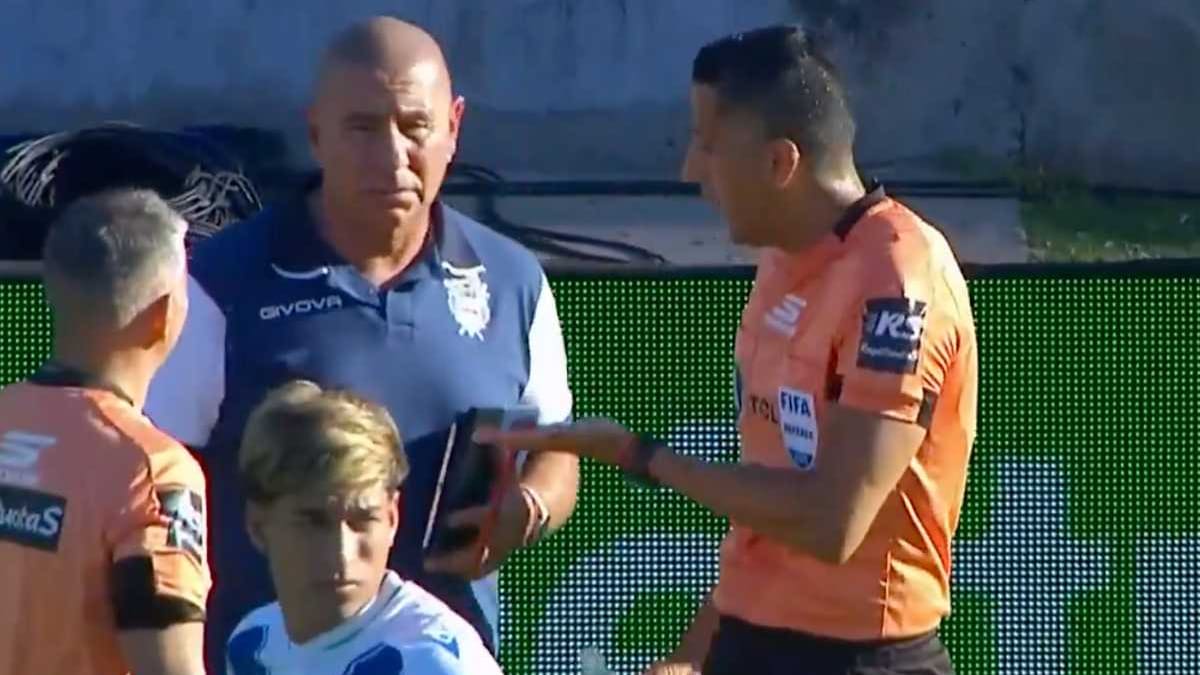 VIDEO | Con la presencia de Diego Valdés: árbitro argentino recibe un martillazo en Argentina