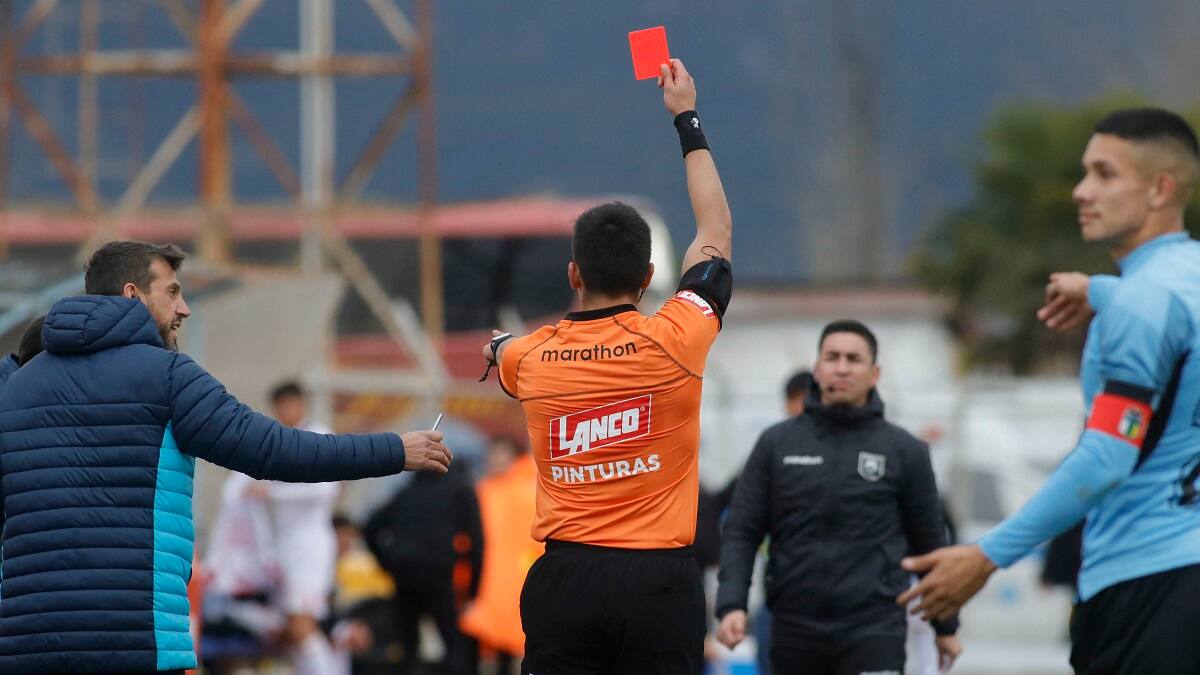 Duro golpe: FIFA le pone tarjeta roja al arbitraje chileno para el Mundial Sub-20