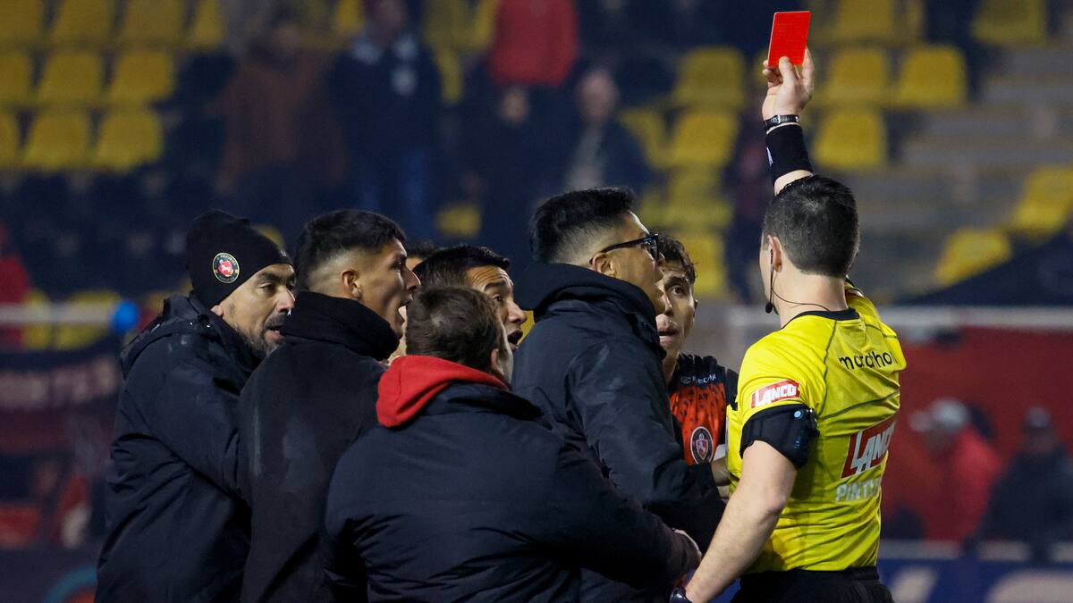 Columna de Hugo Marcone: “Los árbitros chilenos siguen ciegos, pero no callados”