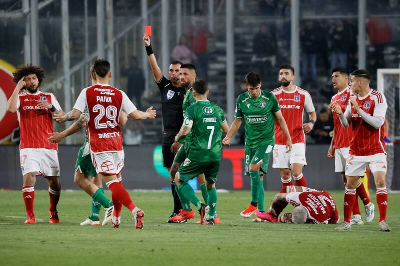 sufrieron el robo de sus celulares en el Estadio Monumental.