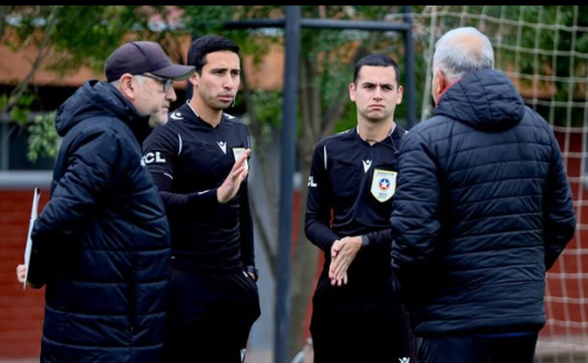 Esperando a Deportes Temuco, que finalmente no se presentó al partido por Copa Futuro. Foto: Ñublense.
