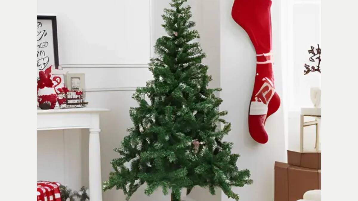 Por menos de $15.000 y de 180 cm de alto: Easy tiene este árbol de Navidad con un 50% de descuento