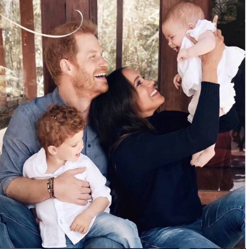 ¿Archie y Lilibet festejan a su primo real August  - Créditos: Instagram