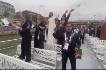 VIDEO | Fue el único país que no saludó ni festejó en la ceremonia de París 2024 y esta es la potente razón