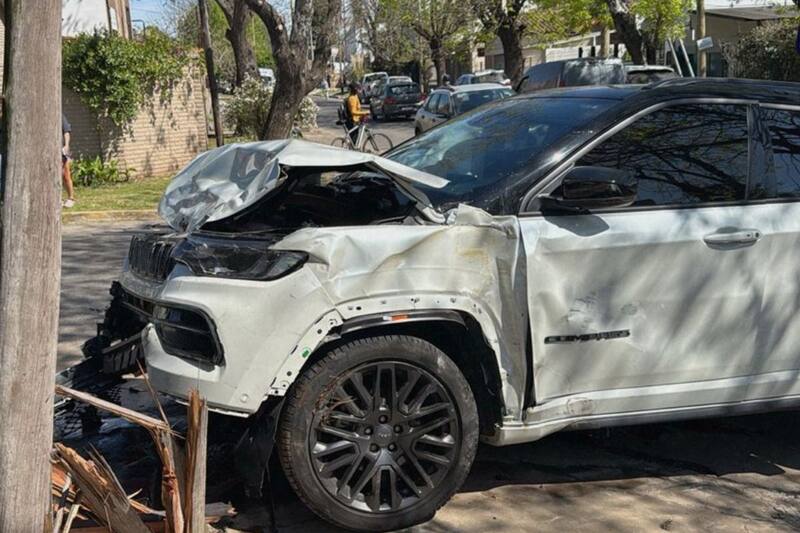 Así quedó el vehículo que manejaba Javier Altamirano.