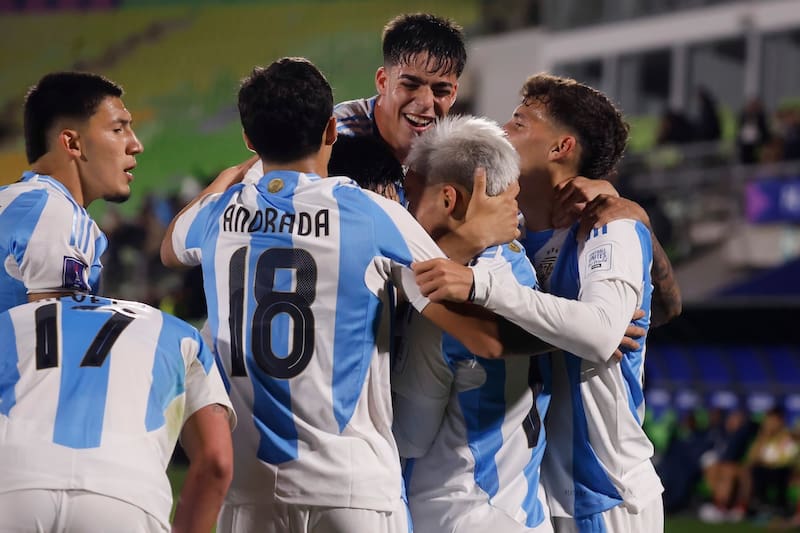 Los trasandinos vencieron a Cuba 3-1, en un estadio Elías Figueroa Brander que alentó a los isleños.