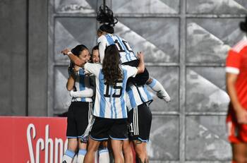 VIDEO | Estrella de la U de Concepción anotó un golazo en triunfo de Argentina antes de partir al Mundial