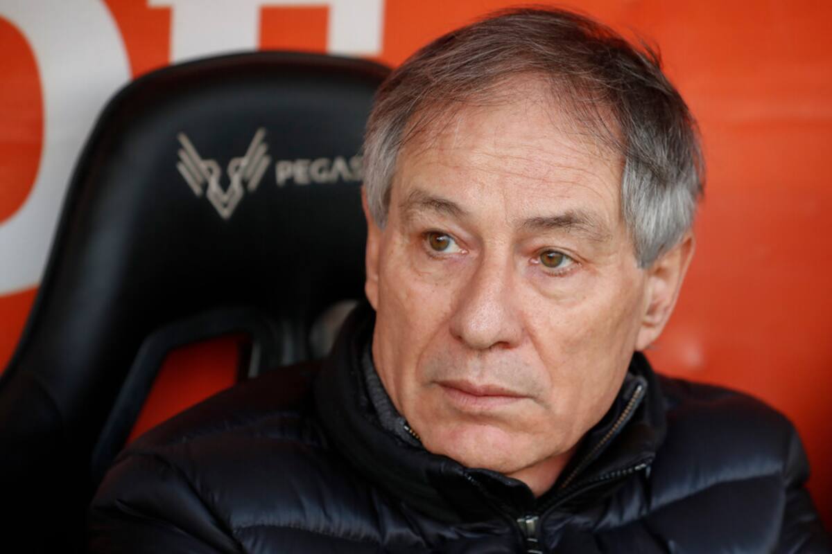 El director técnico de Universidad Católica Ariel Holan en el compromiso frente a Everton. Foto: Aton.