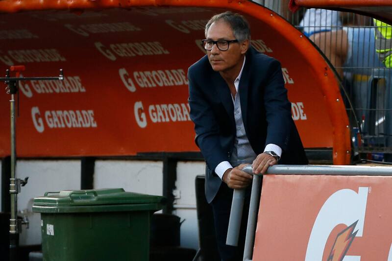 La permanencia de Ariel Holan en la UC pende de un hilo