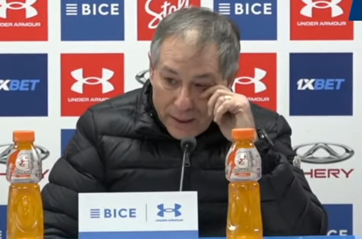 no será más el técnico de la UC. Foto: Captura.