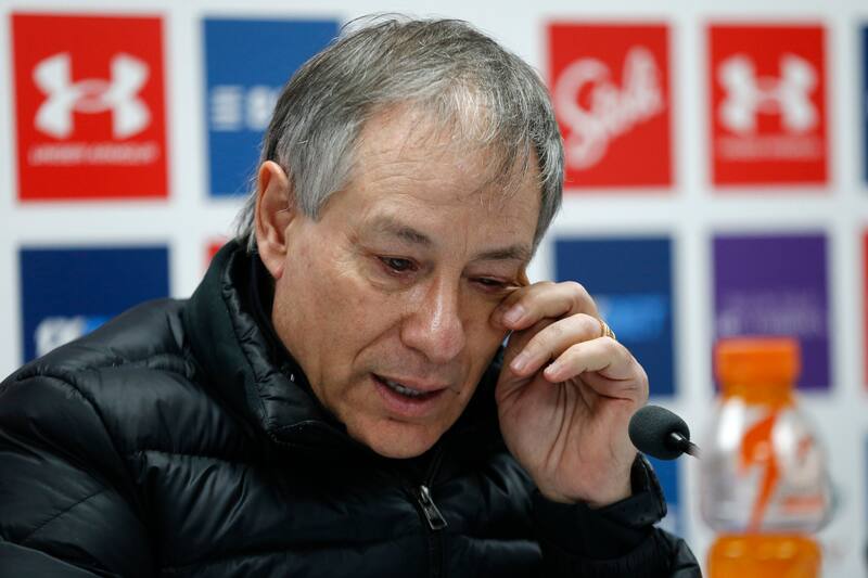 Ariel Holan es señalado como el culpable de la salida de Mauricio Isla.