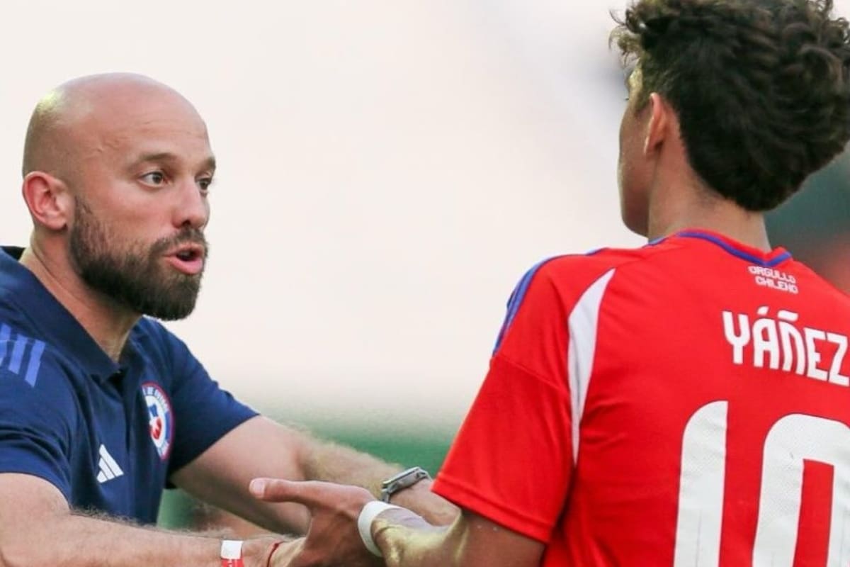 El DT junto a Zidane Yáñez, una de las figuras de Chile Sub 17. Foto: @ariel_leporati de Instagram.