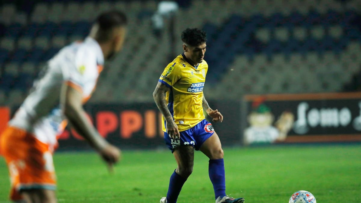 Duró solo seis meses: Ariel Uribe deja Universidad de Concepción y tiene nuevo equipo en el fútbol chileno