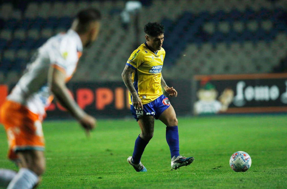 Duró solo seis meses: Ariel Uribe deja Universidad de Concepción y tiene nuevo equipo en el fútbol chileno