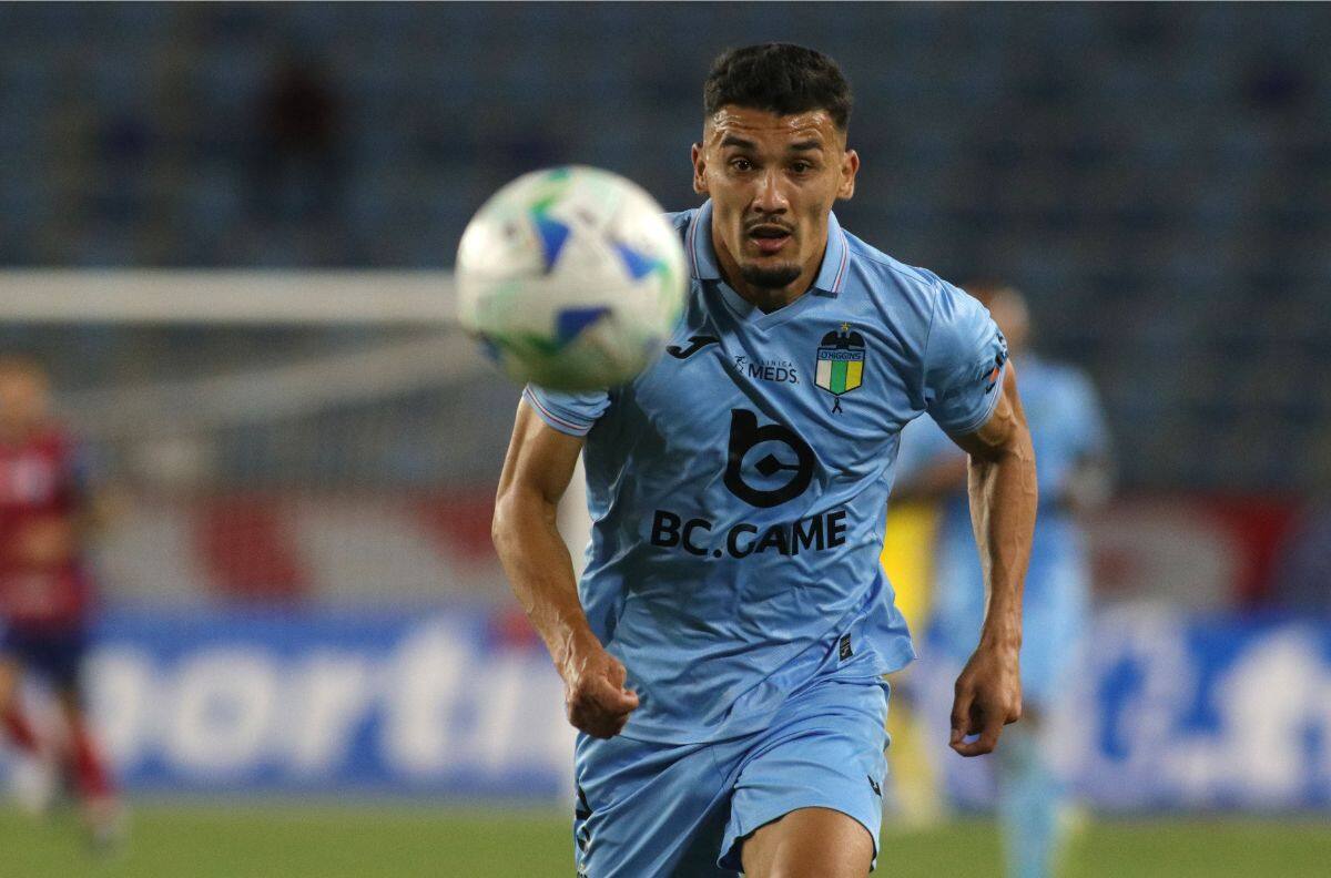 Nació en Paraguay, se define como “un huevón más”, la rompe en la Libertadores y ahora suena en La Roja