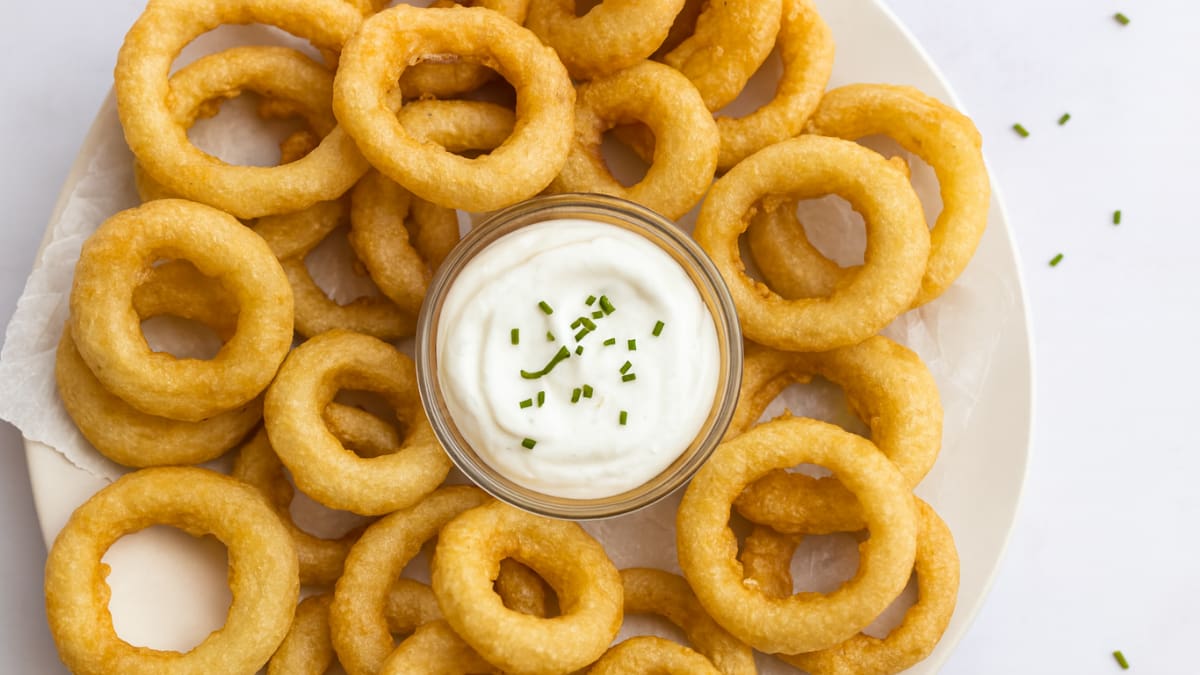 Receta de aros de cebolla con mayonesa casera: Una preparación fácil, rápida y perfecta para un picoteo de mitad de semana