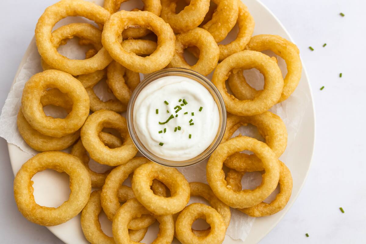 Con ingredientes económicos puedes cocinar este plato, el que es ideal para compartir en familia.