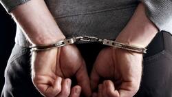 VIDEO | Policías fueron grabados mientras comían con presunto detenido