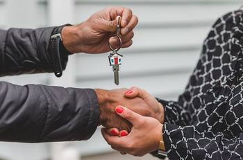 Estas son las 10 comunas con arriendos más baratos en la Región Metropolitana