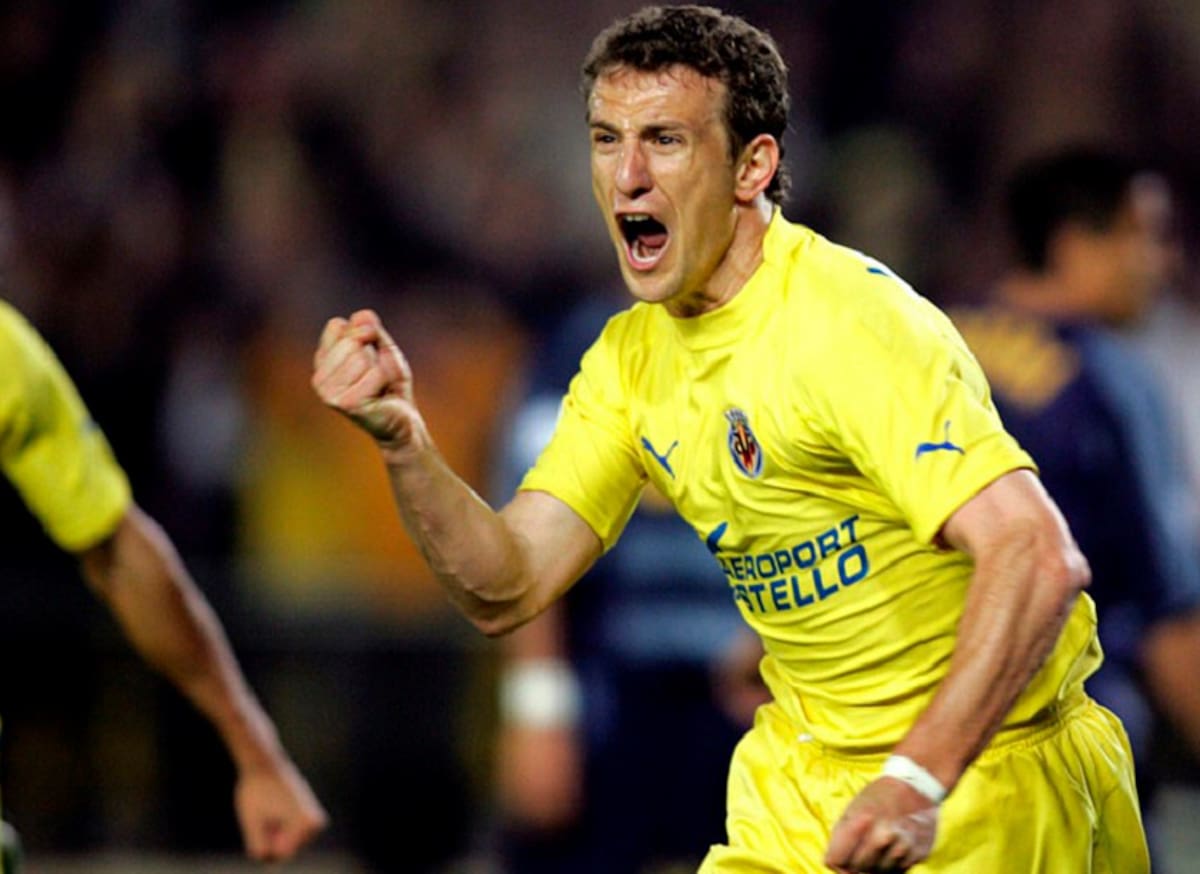 Con el Submarino Amarillo llegó a semifinales de Champions League, dirigido por Manuel Pellgrini.