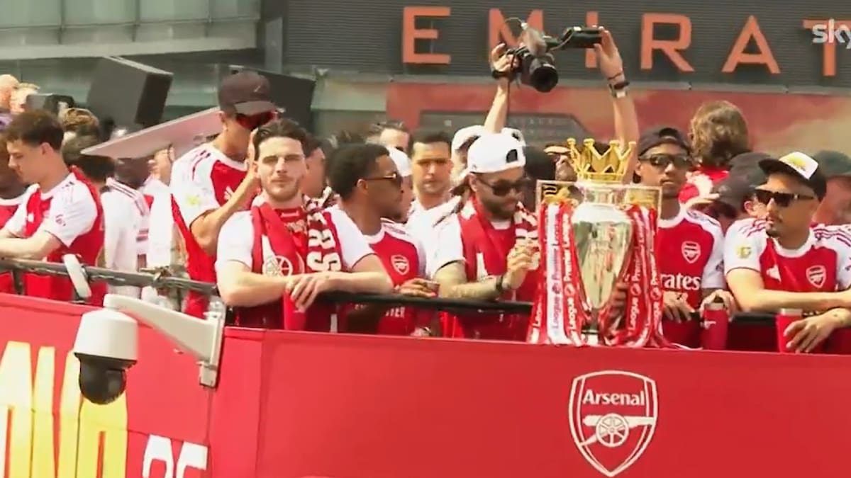 VIDEO | Las caras lo dicen todo: Arsenal celebró en las calles la Premier League tras haber perdido la Champions