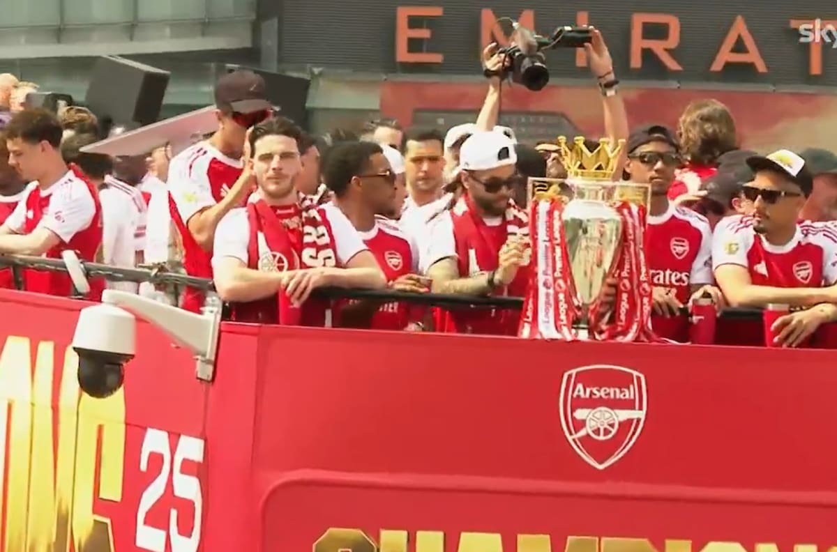 VIDEO | Las caras lo dicen todo: Arsenal celebró en las calles la Premier League tras haber perdido la Champions