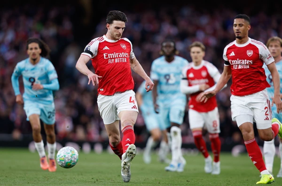 ¡A pie de cañón! Arsenal le ganó con lo justo a Burnley y ya acaricia el título de la Premier League