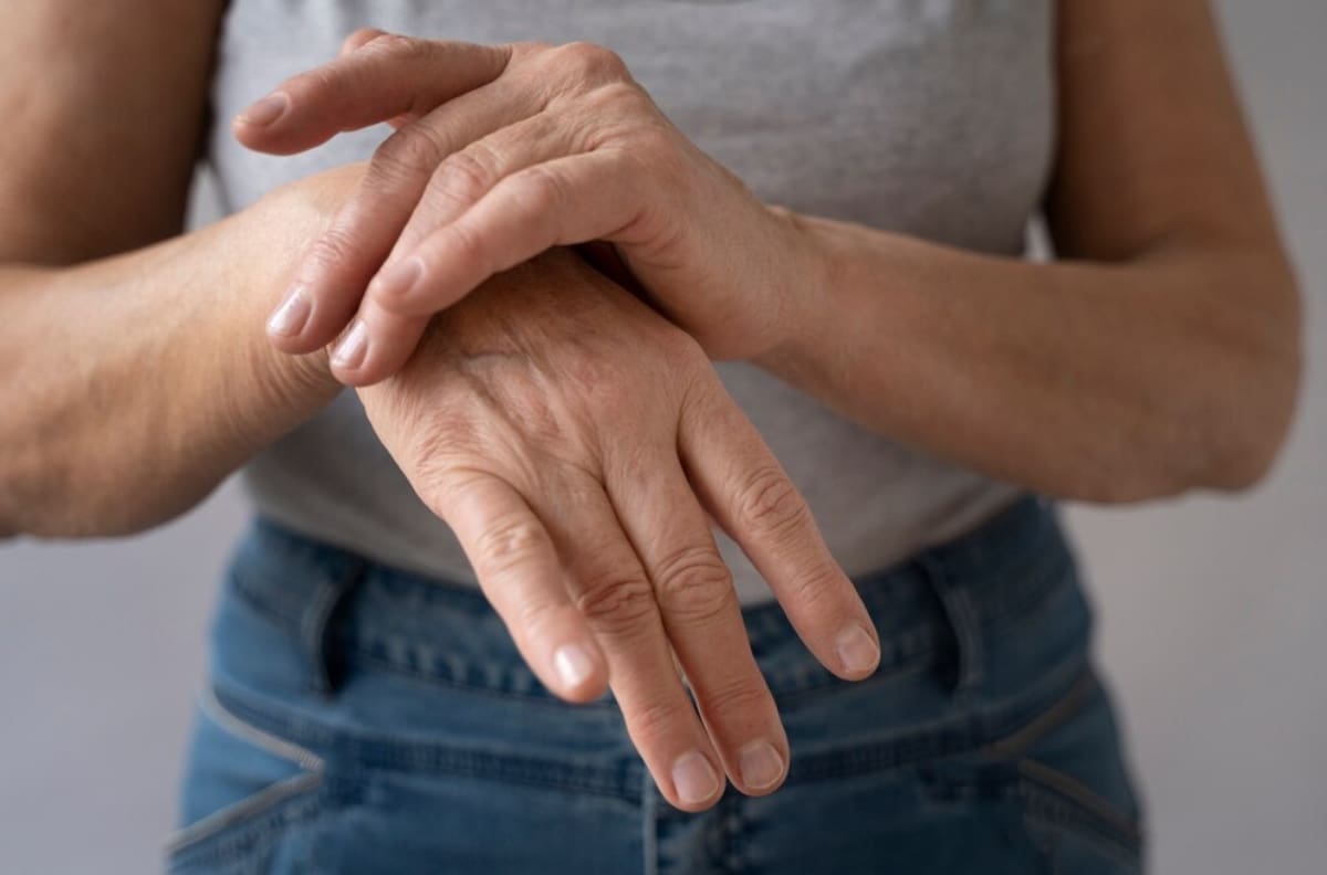 Esta es la hierba aromática que ayuda como los dolores de la artritis: mejora la circulación y disminuye la hinchazón