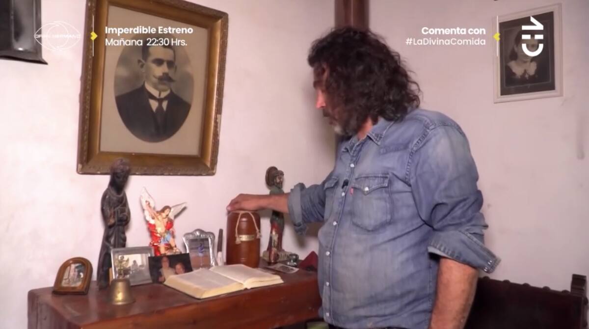 El ánfora de su perrito fallecido. Créditos: CHV.