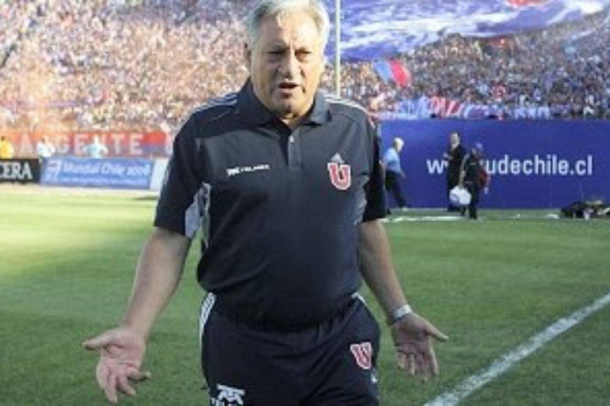 Estuvo dos periodos al mando de Universidad de Chile.