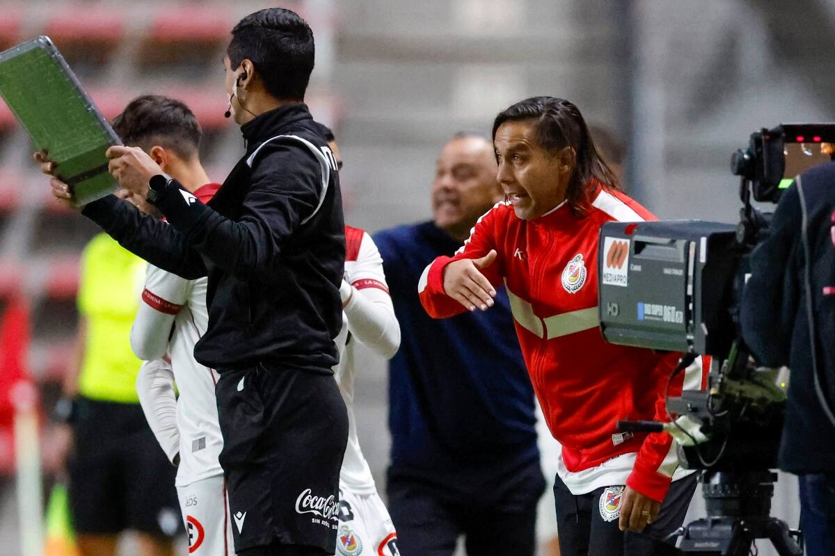 Arturo Sanhueza tendrá su primera incursión como entrenador en Primera División. (Foto: Aton)