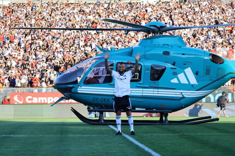 y su tremenda llegada al estadio Monumental (Foto: Photosport)