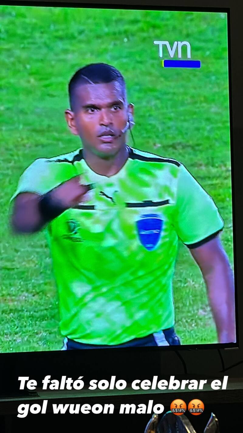 Arturo Vidal insultó duramente a Alexis Herrera.