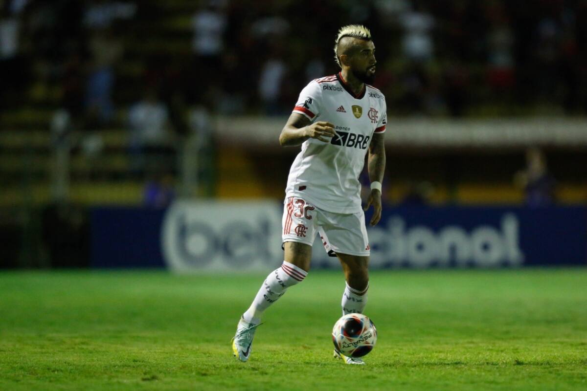 Una figura colombiana podría sentenciar el futuro de Arturo Vidal en Flamengo.