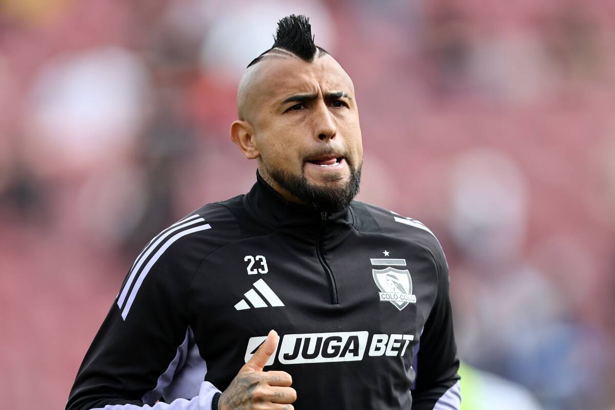 puso en duda su continuidad en Colo Colo, pese a que posee una cláusula de renovación automática. Foto: Aton.