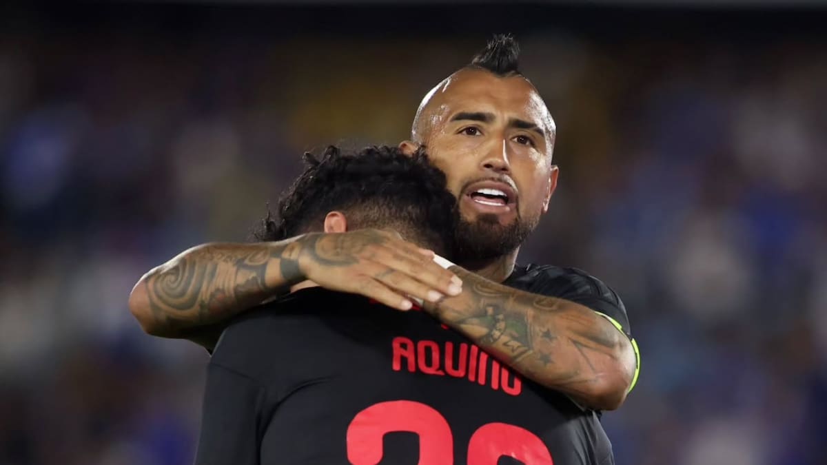“Casi en retiro y mostró más profesionalismo que todos”: Hinchas de Millonarios alucinaron con Arturo Vidal