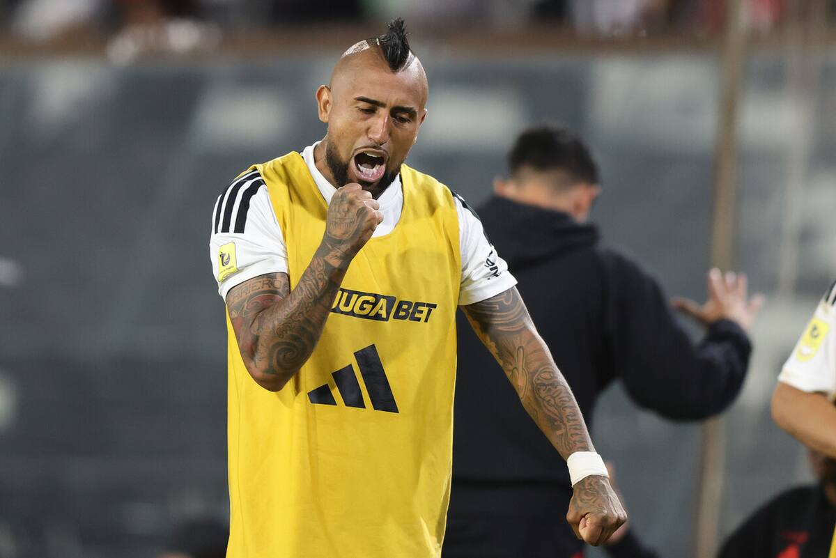 El volante renace de entre las cenizas y recupera la confianza de los hinchas de Colo Colo. Foto: Aton.