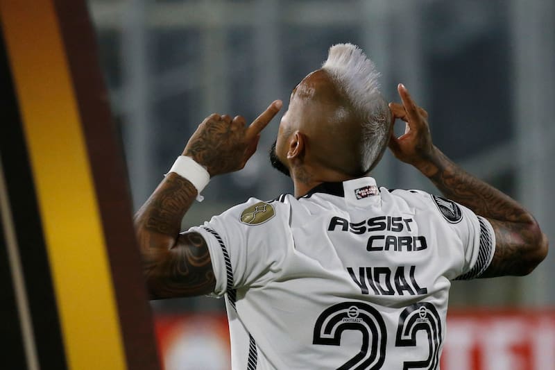 La camiseta de Arturo Vidal será una de las más solicitadas por los jugadores de Colegio Quillón en el partido contra Colo Colo