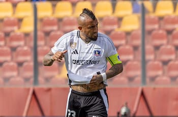 Aníbal Mosa lo confirmó para 2026, pero el futuro de Arturo Vidal sigue en el aire