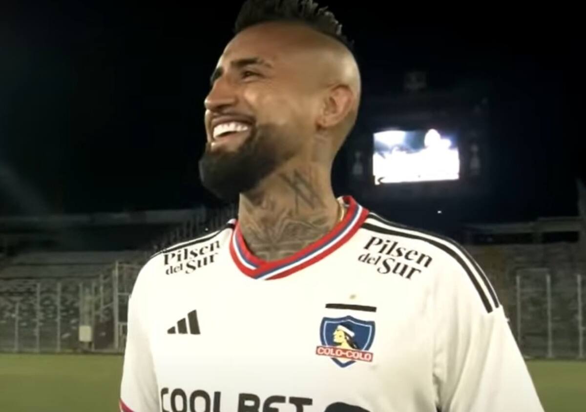 con la camiseta de Colo Colo.