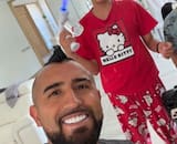 VIDEO | Arturo Vidal dejó que sus hijos le corten el pelo y este fue el resultado