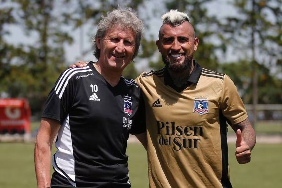 Arturo Vidal se acerca a Colo Colo y negocia con Daniel Morón.