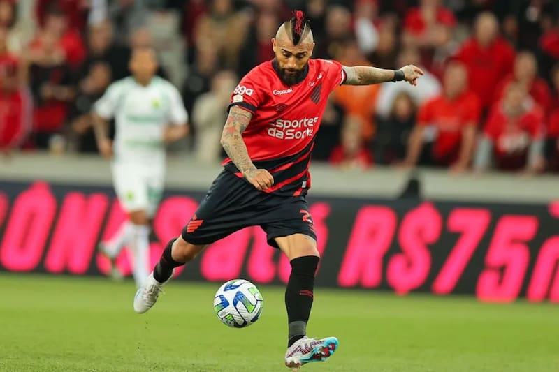 Arturo Vidal quedó libre tras su paso por Athletico Paranaense