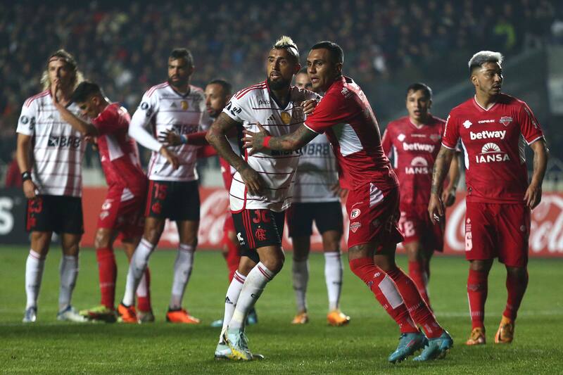 Arturo Vidal fue titular en el empate 1-1 de Flamengo y Ñublense.